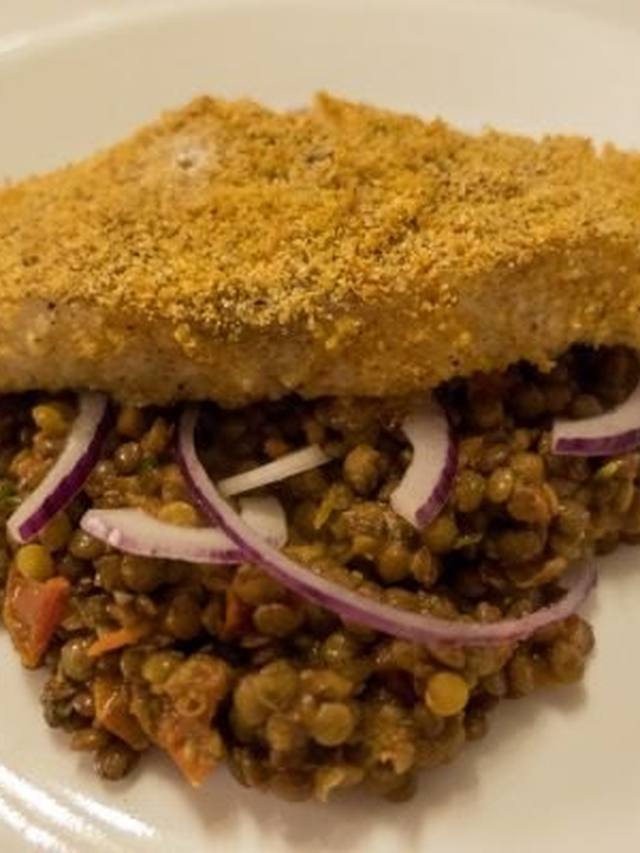 Baked cod fillet on a bed of tomato lentils
