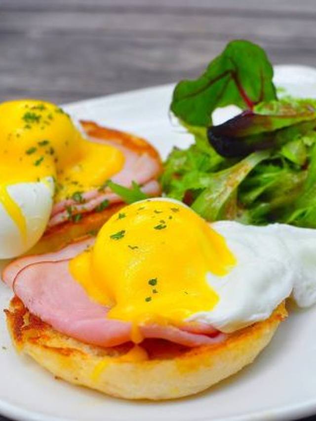 Eggs Benedict on English muffins with hollandaise