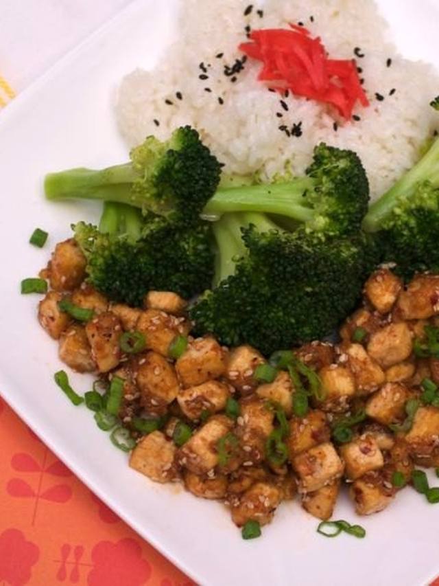 Sesame ginger tofu salad with cucumber ribbons and carrots