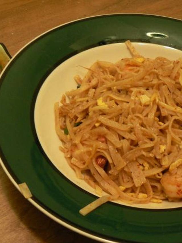Shrimp pad thai with peanuts, lime, and bean sprouts