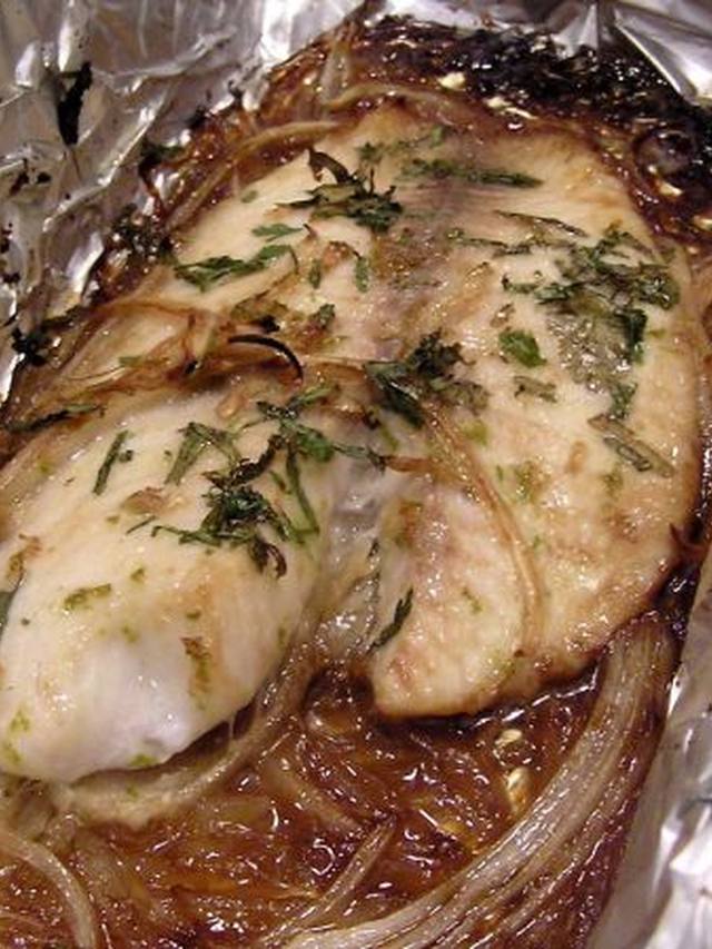 Seared tilapia fillets with lime wedges and cilantro