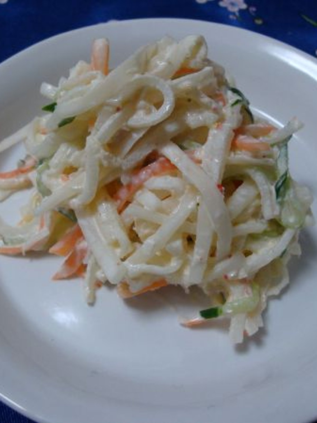 A bowl of creamy coleslaw